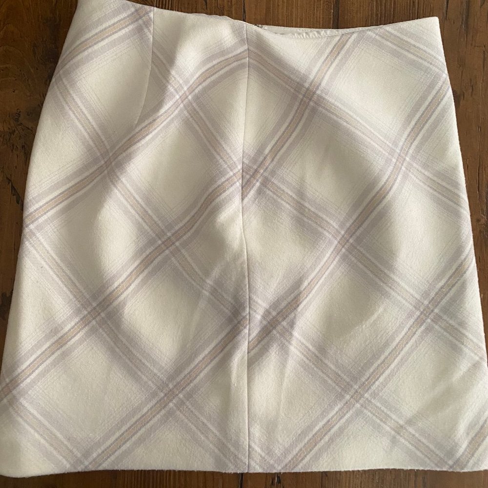 White House Black Market white multicolor lined skirt size 6